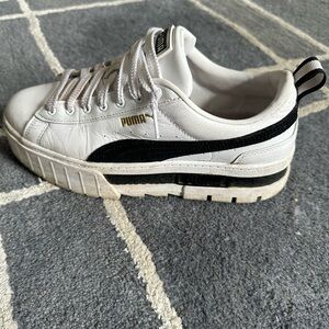 Women’s Puma sneakers.